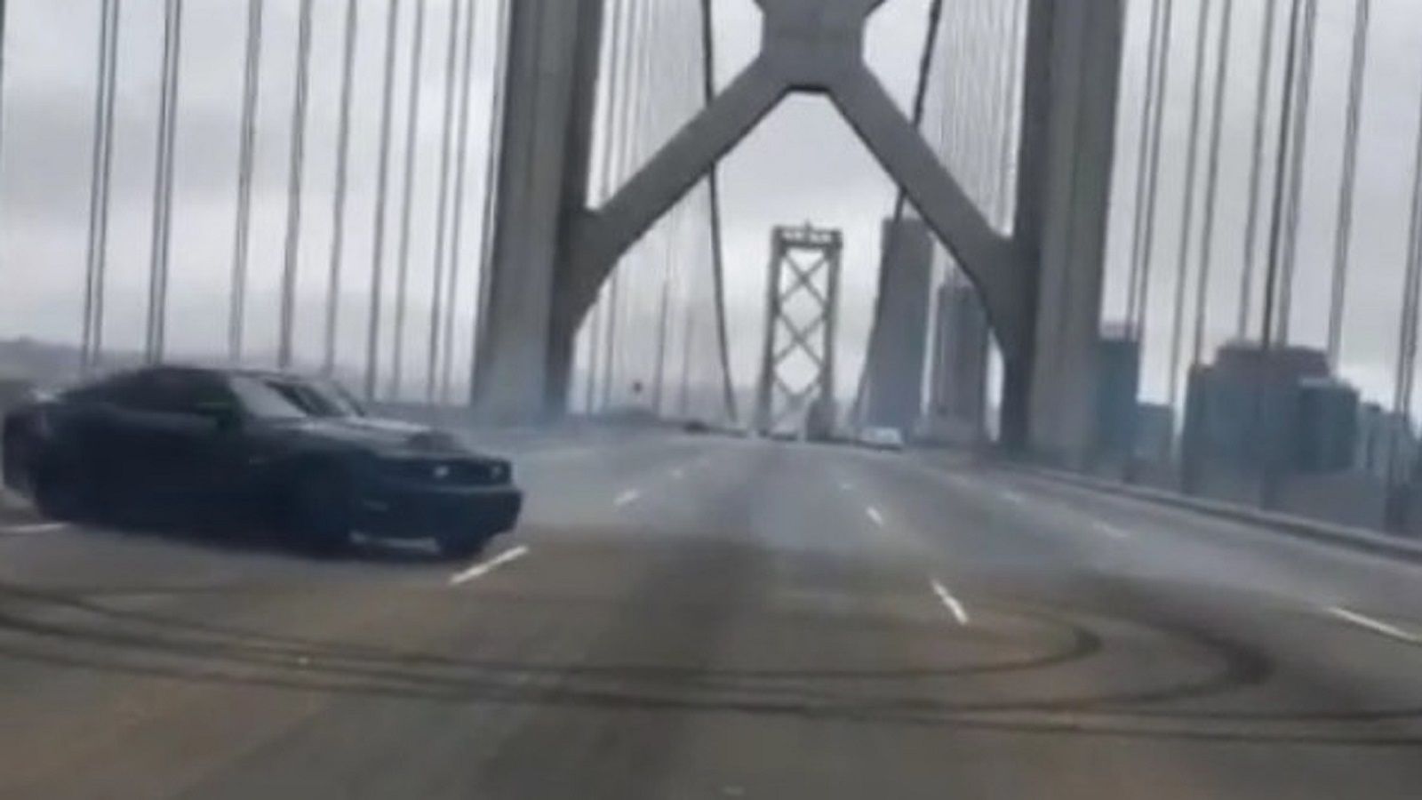 Ακριβά πλήρωσε ο οδηγός αυτής της Mustang την απερισκεψία του, αφού το αυτοκίνητό του κατασχέθηκε.